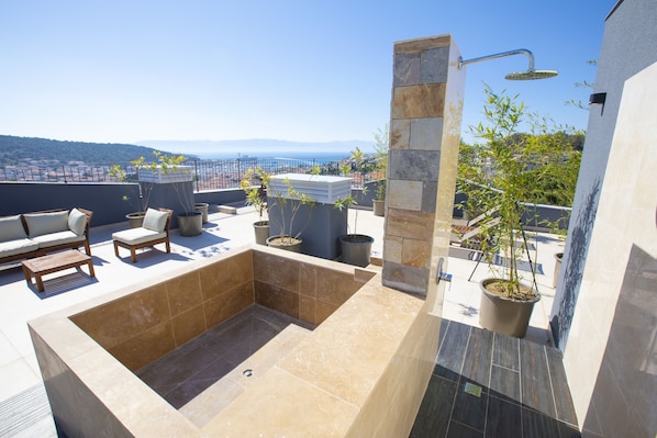 Suite Supérieure, salle de bains privée | Terrasse/Patio