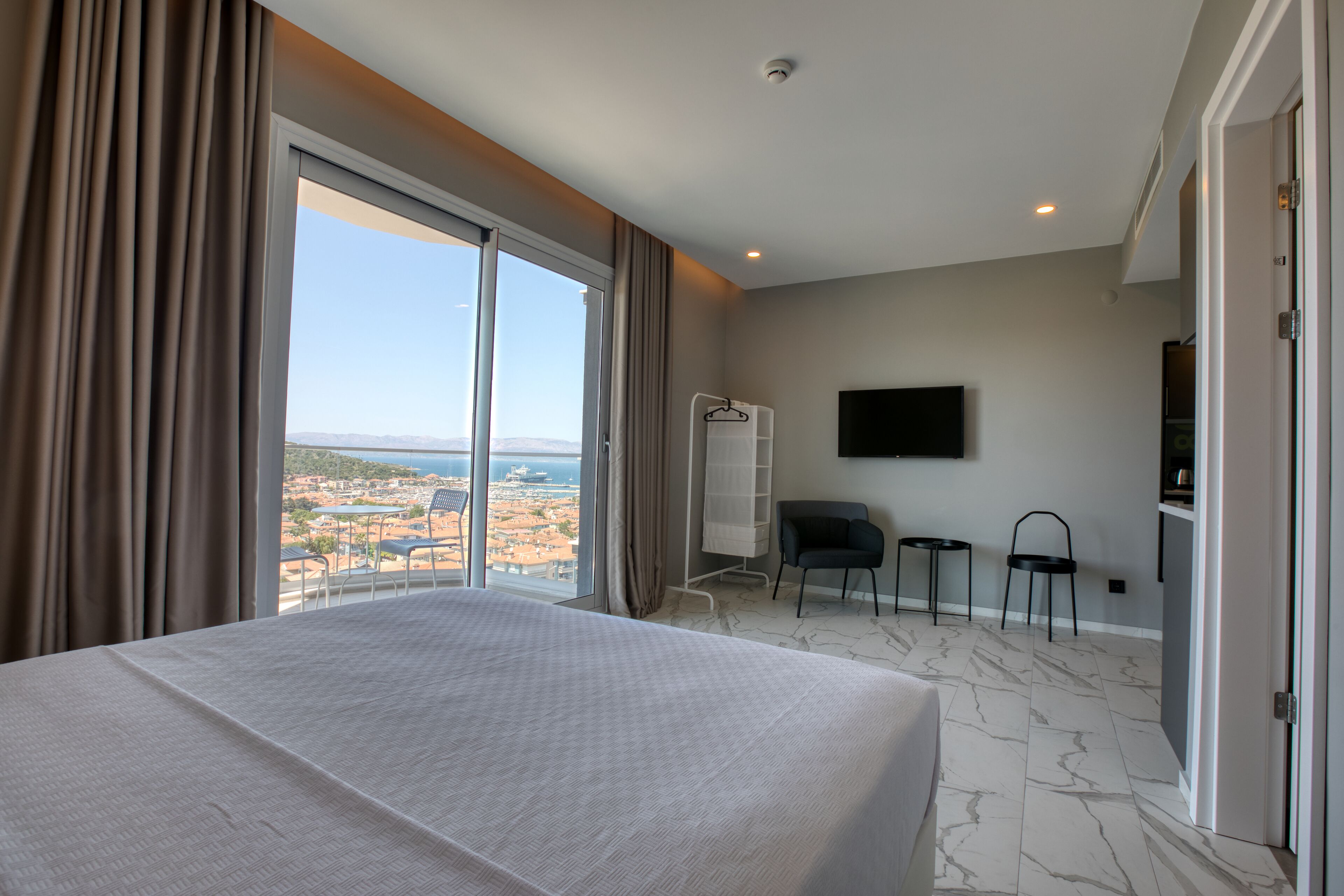 Superior Studio, Private Bathroom, Sea View | Premium bedding, minibar, soundproofing, iron/ironing board