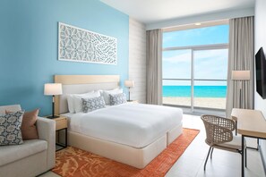 Roupas de cama premium, frigobar, cofres nos quartos