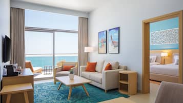 Suite, 2 slaapkamers (Mirage, Panoramic Sea view) | Luxe beddengoed, een minibar, een kluis op de kamer