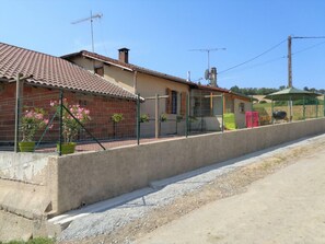 المنطقة المحيطة بالمنشأة