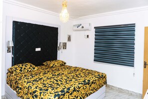 2 bedrooms, iron/ironing board, free WiFi