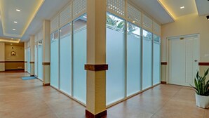 Lobby - Treebo Golden Terminal, Kochi Airport (Aluva)