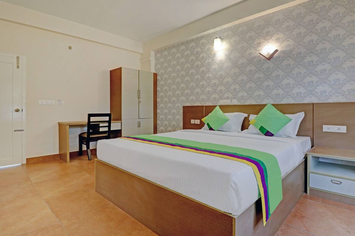Standard Room | Desk, iron/ironing board (on request), rollaway beds (surcharge)