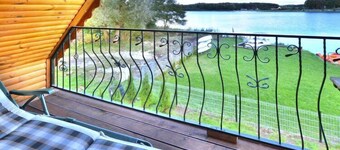 Hytte ved Ostrowieckie-sjøen med privat strand