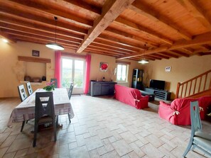 Fernseher, Tischtennisplatte