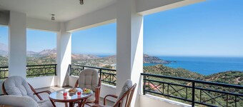 A 5bedroom villa with pool & amazing seaview