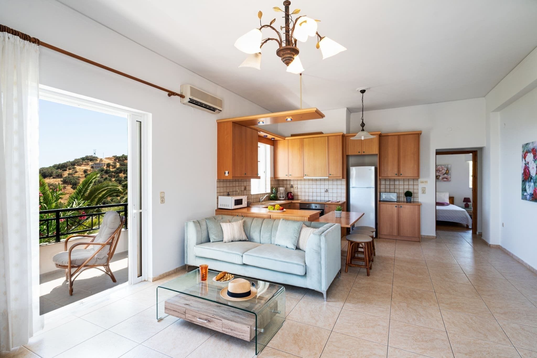 Fernseher, Kamin, Tischtennisplatte