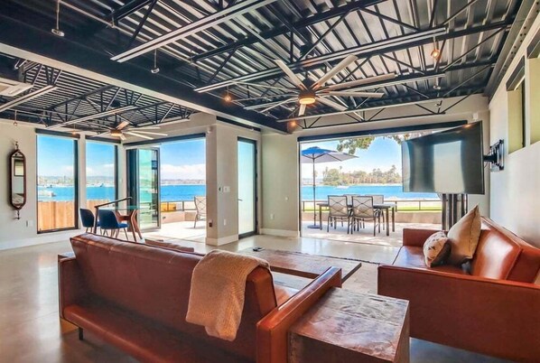 スマートテレビ