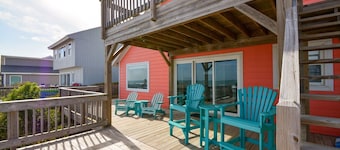 "Sundance" Charming OCEANFRONT Dog-Friendly Home in Surf City