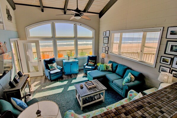 TV - "Livin' on the Edge" OCEANFRONT dog friendly home - HOT TUB - Topsail Beach (Topsail Beach)