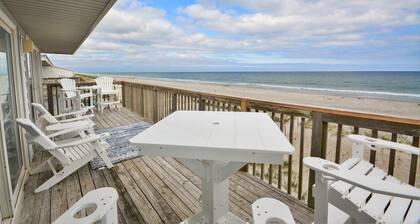 Oceanfront 3BR Queen's Grant condo in Topsail Beach, perfect for family getaways.