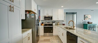 "Queen's Grant E-217" Oceanfront Condo + Community Pool, Dock, Playground