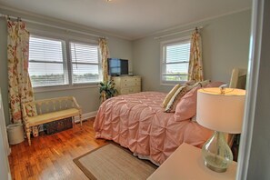 3 bedrooms, iron/ironing board, WiFi