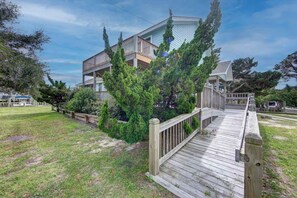 Property grounds - Poker House - Ocracoke Island (Ocracoke)