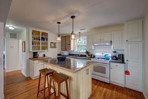 Refrigerador, microondas, parrilla de estufa y lavavajillas 