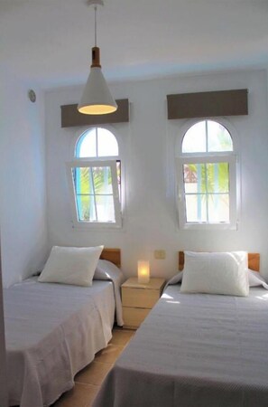 2 slaapkamers, een kluis op de kamer, een strijkplank/strijkijzer