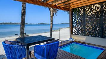 Luxury Hotel Cabin with Splash Pool | 2 bedrooms, minibar, in-room safe, individually decorated