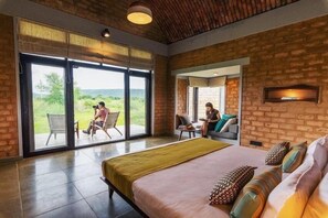 1 bedroom, premium bedding, desk, laptop workspace