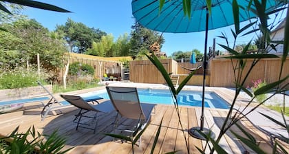 Chambre La Centrale : private terrace -Heated swimming pool, 5mn from the beach