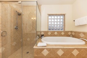 Shower, hair dryer, towels, shampoo - Quandary Mountain Retreat: Hot Tub, 4 Bedrooms, Pool Table, Gas Grill (Breckenridge)