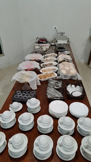 Free daily full breakfast - Hotel Palace Avenida (Caiaponia)