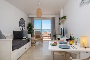 TV - Cozy beach studio Roca Chica (Torremolinos)
