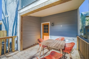Outdoor dining - Orange Crush II - Chesapeake Properties (Cape Charles)