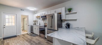 Orange Crush Townhome II, Beach & Pet-Friendly