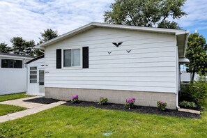 Exterior - Delightful Cottage•Pet Friendly•Fenced Yard (Rehoboth Beach)