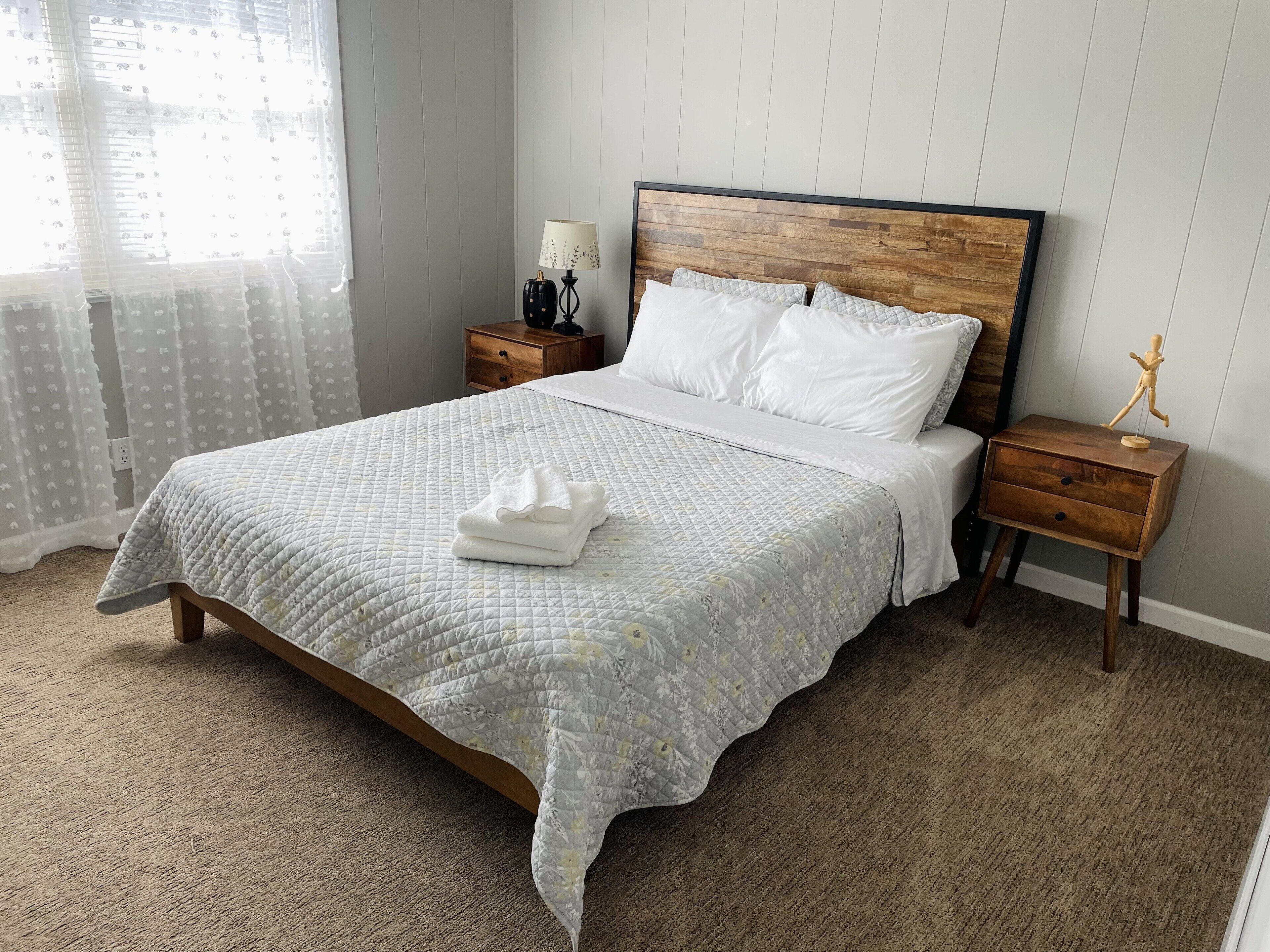 Charming Cottage; Fenced Backyard; Pet Friendly