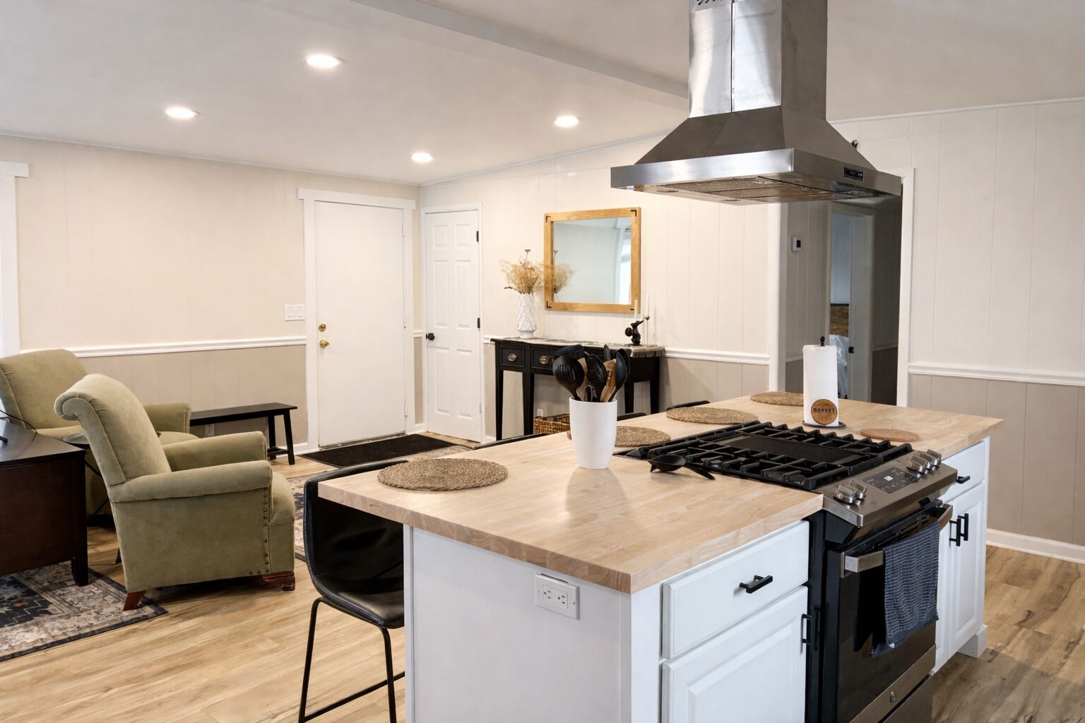 冷蔵庫、電子レンジ、オーブン、コンロ