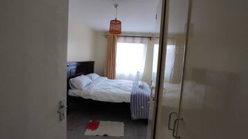 3 bedrooms, laptop workspace, iron/ironing board, WiFi