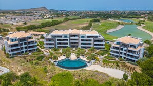 Unclassified image, 4 of 34, button - Beachfront, sea view 3 BDR luxury The Shore @ Blue Bay Beach and Golf Resort (Willemstad)