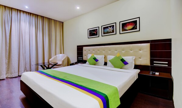 Deluxe-Doppelzimmer | Schreibtisch, Bügeleisen/Bügelbrett, Bettwäsche