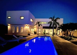Pool - Spectacular, Designer 5-Star Villa! Luxury Awaits (Noord)