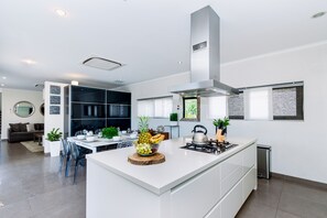 Dining - Spectacular, Designer 5-Star Villa! Luxury Awaits (Noord)