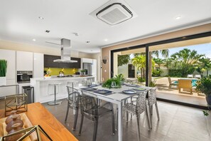 Dining - Spectacular, Designer 5-Star Villa! Luxury Awaits (Noord)