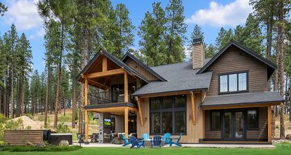 Luxurious Golf Course Stunner! Outdoor TV/Fireplace-Hot Tub-Pet Friendly!