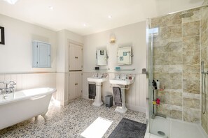 Cottage | Badkamer | Een douche