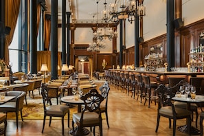 2 restaurants; breakfast, lunch, dinner, and brunch served - Hôtel Madame Rêve (Paris)