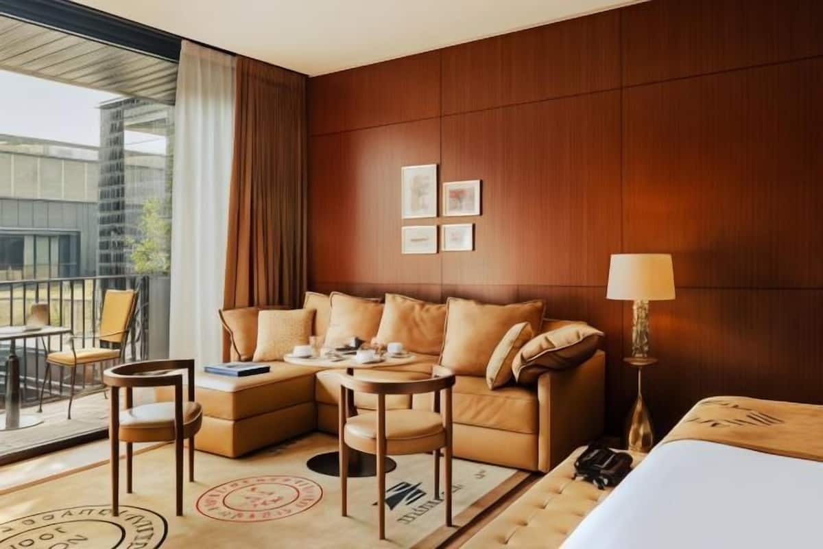 Egyptian cotton sheets, premium bedding, memory foam beds, minibar
