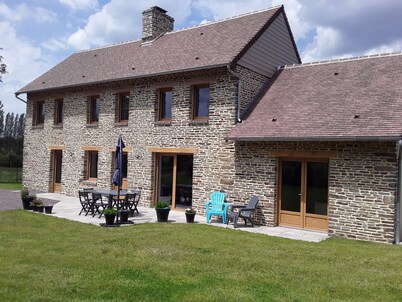 Gîte de Landemeure, PMR access, sleeps 10. 