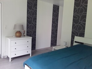 4 chambres, fer et planche à repasser, lit parapluie, Wi-Fi gratuit