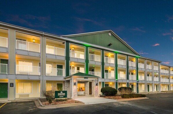 Exterior - Hometowne Studios Lake Charles Sulphur (Sulphur)