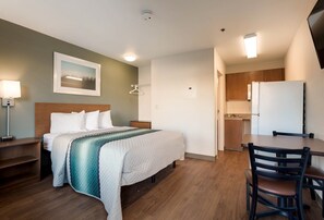 Room - Hometowne Studios Lake Charles Sulphur (Sulphur)