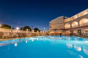 Seasonal outdoor pool - Aphrodite Beachfront Hotel (Corfu)