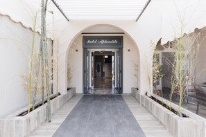 Property entrance - Aphrodite Beachfront Hotel (Corfu)