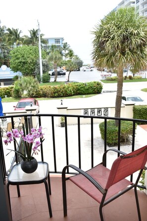 Ocean View Suite | Terrace/patio - Oceans 735 (Deerfield Beach)