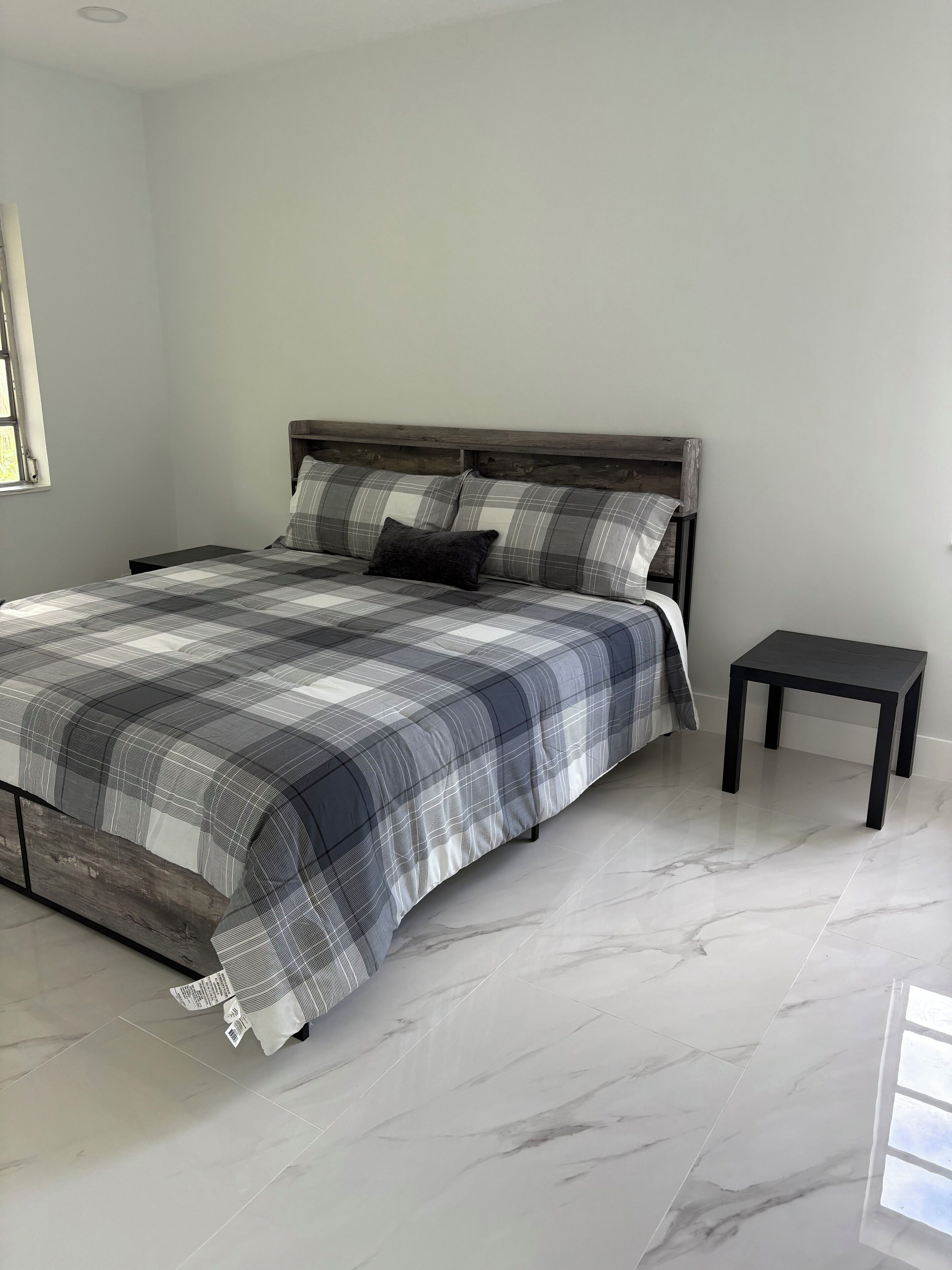 Luxury-Apartment | Badezimmer | Haartrockner, Handtücher, Seife, Shampoo